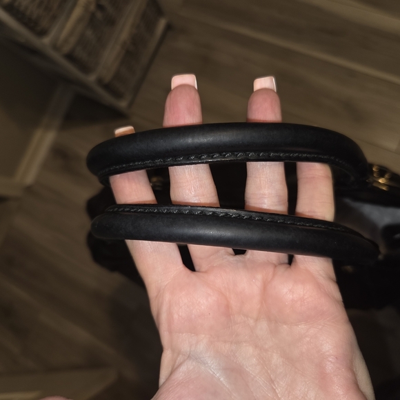 Gucci Sukey Black Leather Hobo Shoulder Bag with Gold Hardware - Picture 2 of 13